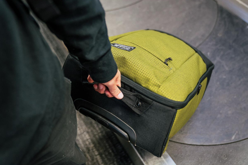 dakine carry on eq roller 40l luggage